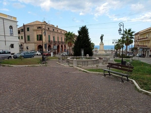 locale commerciale in vendita a Giulianova