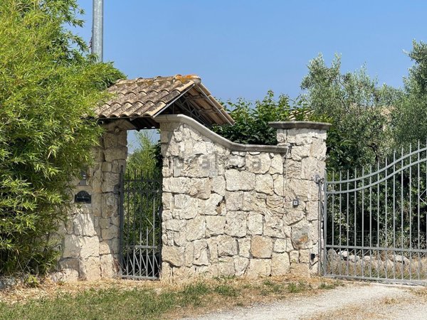 casa indipendente in vendita a Giulianova
