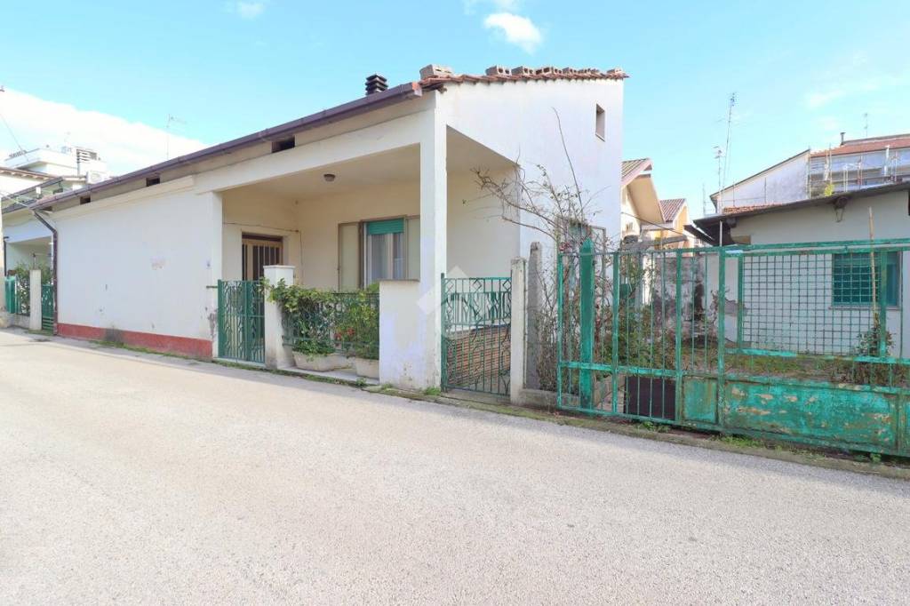 casa indipendente in vendita a Giulianova