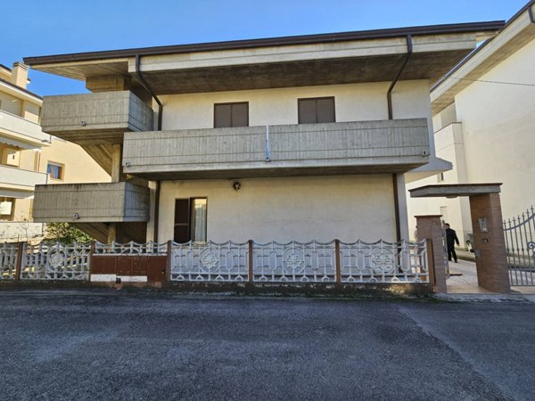 casa indipendente in vendita a Giulianova