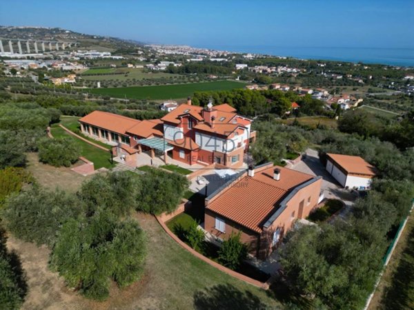 casa indipendente in vendita a Giulianova