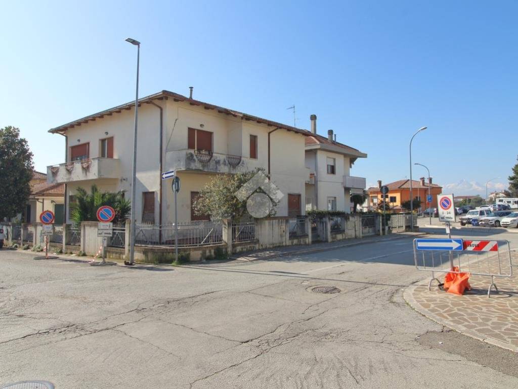casa indipendente in vendita a Giulianova