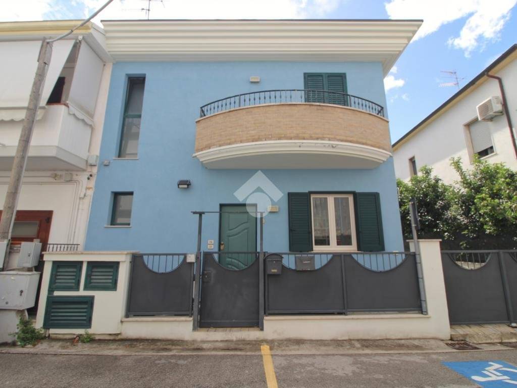 casa indipendente in vendita a Giulianova