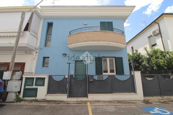 casa semindipendente in vendita a Giulianova