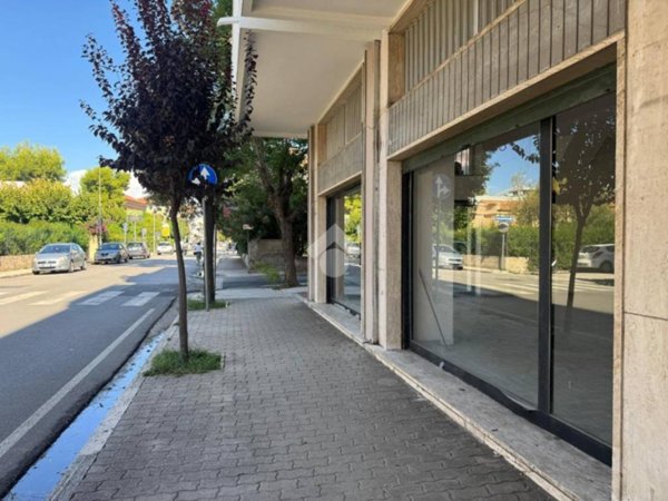 negozio in vendita a Giulianova
