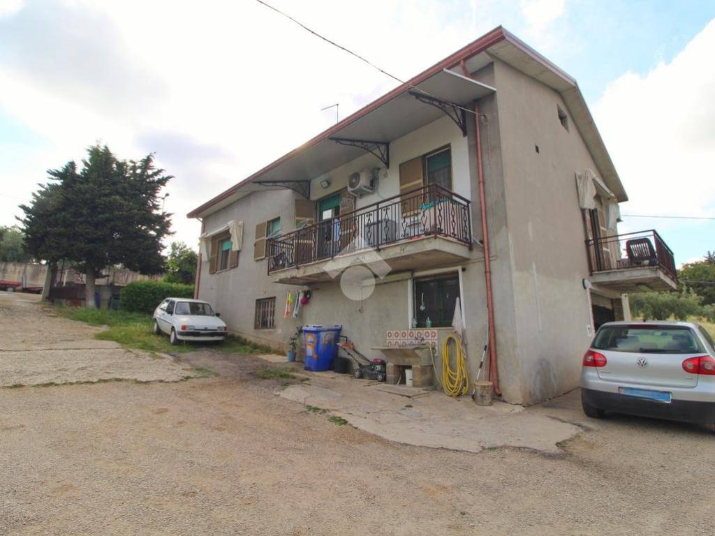 casa indipendente in vendita a Giulianova in zona Case di Trento