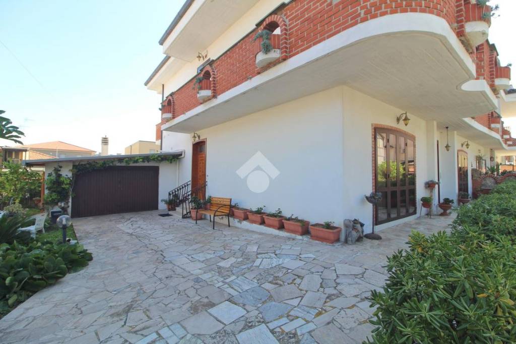 casa indipendente in vendita a Giulianova