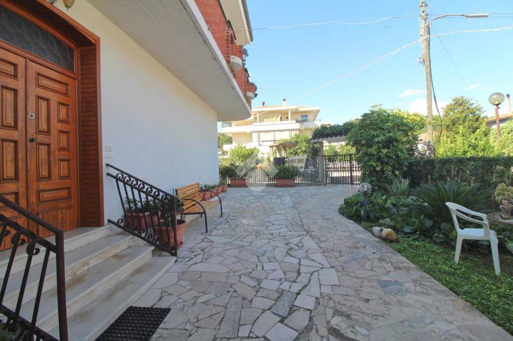 casa indipendente in vendita a Giulianova