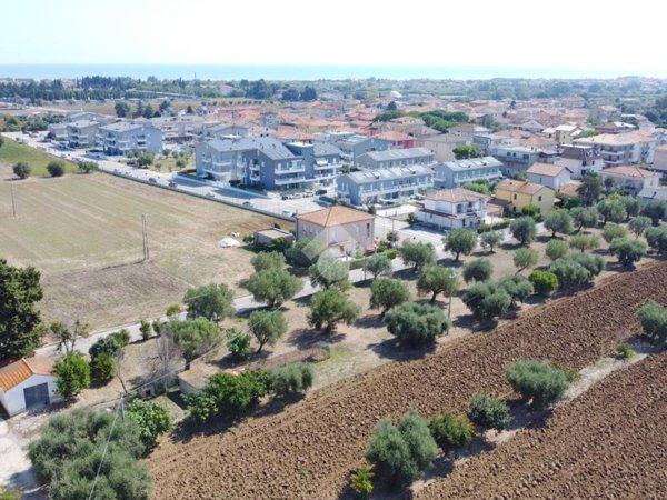 casa indipendente in vendita a Giulianova in zona Villa Pozzoni