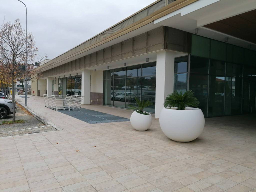 negozio in vendita a Giulianova