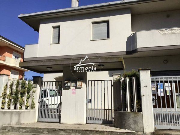 casa indipendente in vendita a Giulianova in zona Villa Pozzoni