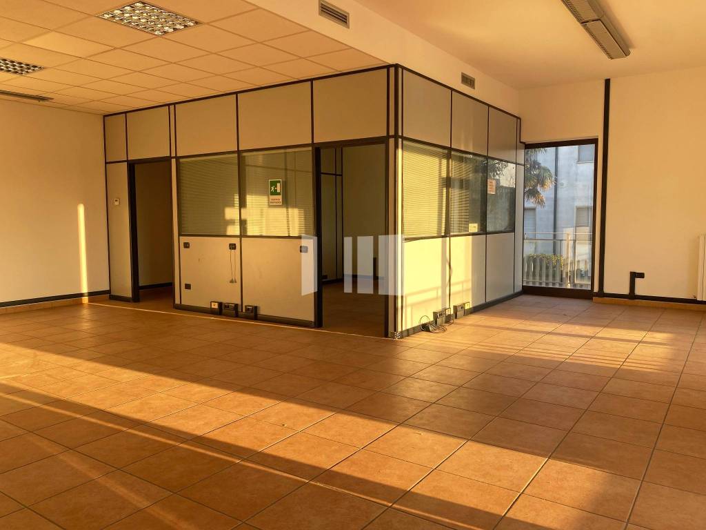 locale commerciale in vendita a Giulianova