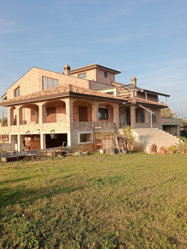 casa indipendente in vendita a Giulianova in zona Case di Trento