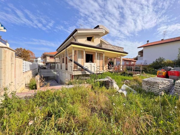 casa indipendente in vendita a Giulianova