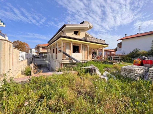 casa indipendente in vendita a Giulianova