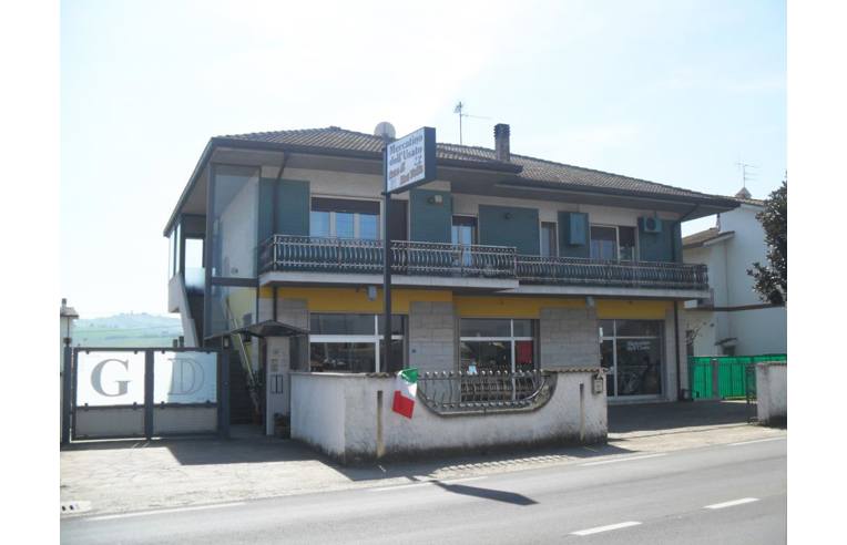 locale commerciale in vendita a Giulianova in zona Colleranesco
