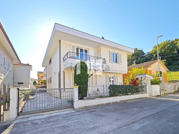 casa indipendente in vendita a Giulianova