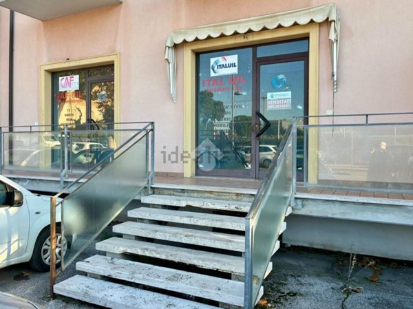 locale commerciale in vendita a Giulianova