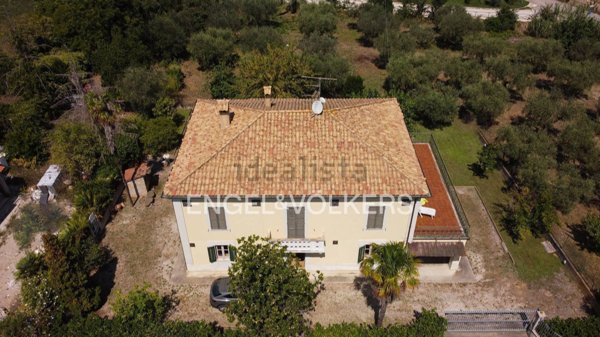casa indipendente in vendita a Giulianova in zona Colleranesco