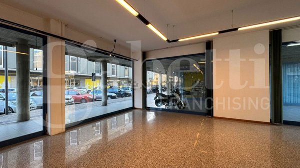 locale commerciale in vendita a Giulianova