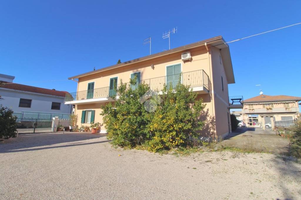 casa indipendente in vendita a Giulianova in zona Colleranesco