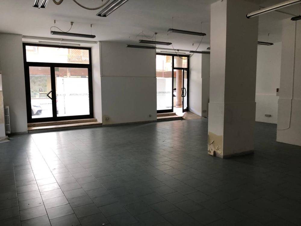 locale commerciale in vendita a Giulianova