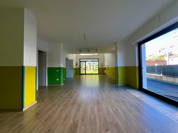 locale commerciale in vendita a Giulianova