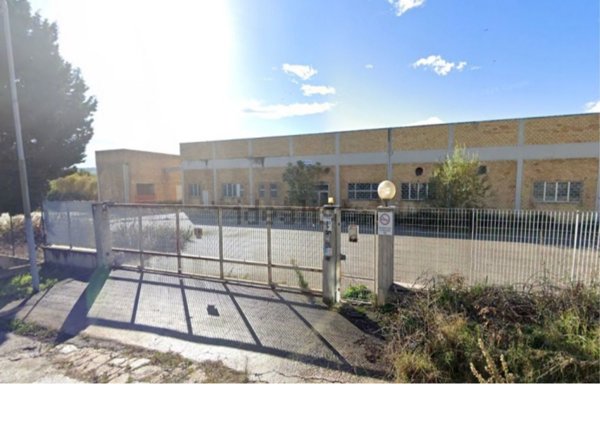 locale di sgombero in vendita a Giulianova in zona Colleranesco