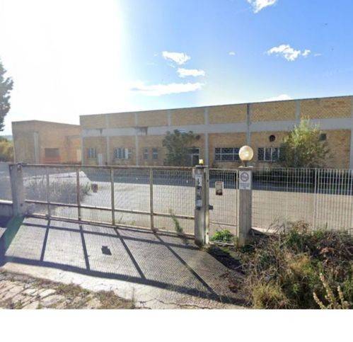 locale commerciale in vendita a Giulianova in zona Colleranesco