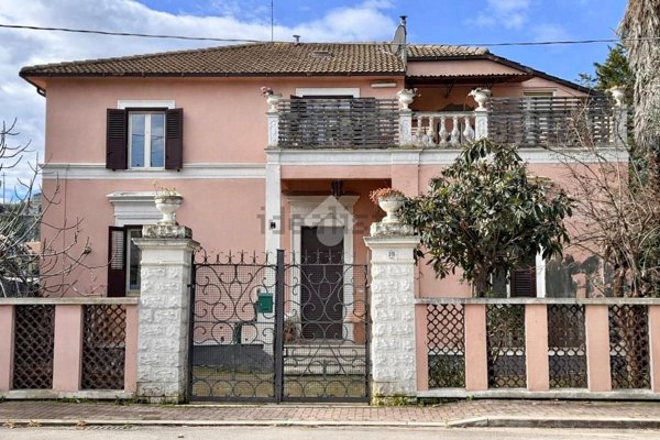 casa indipendente in vendita a Giulianova