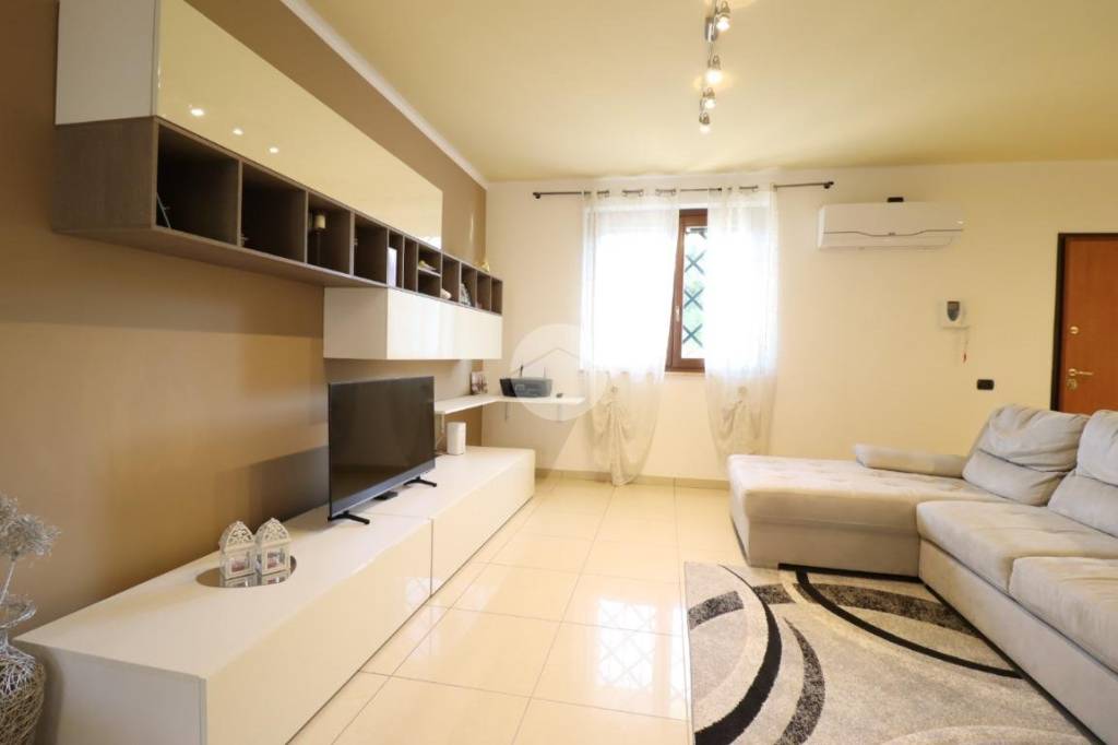 casa indipendente in vendita a Giulianova in zona Colleranesco