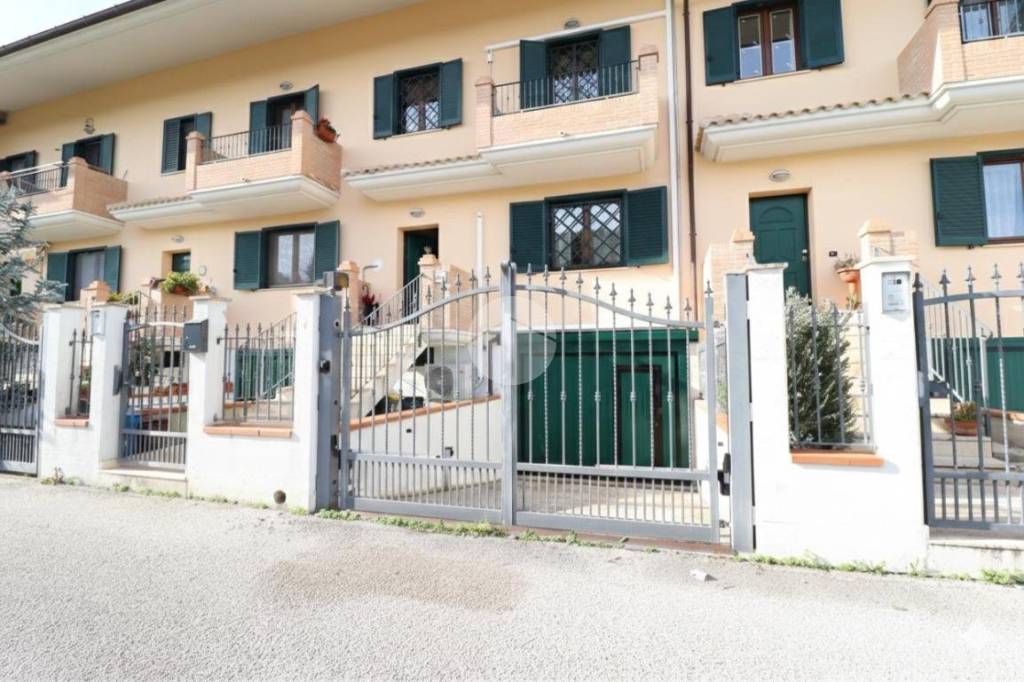 casa indipendente in vendita a Giulianova in zona Colleranesco