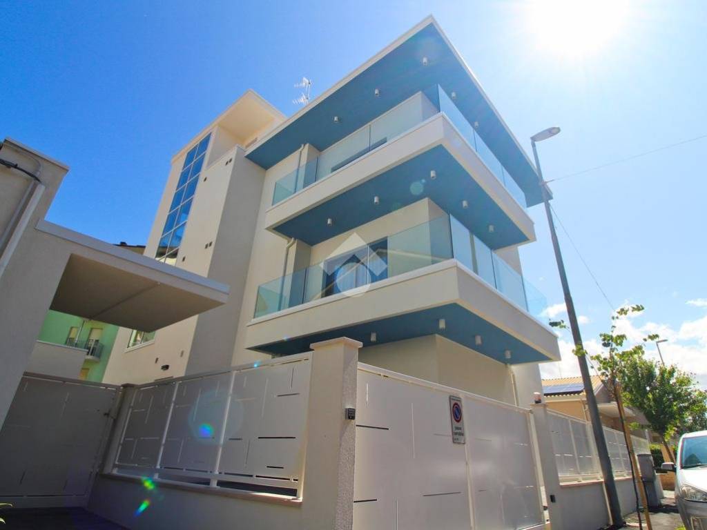 intera palazzina in vendita a Giulianova