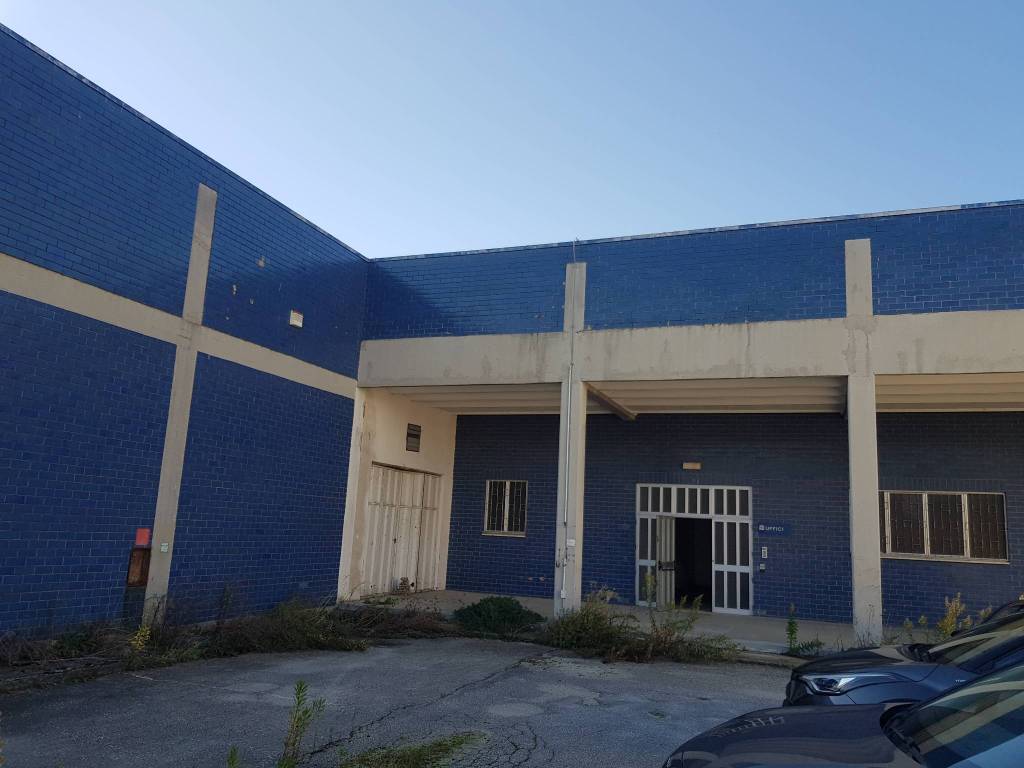 negozio in vendita a Giulianova in zona Colleranesco