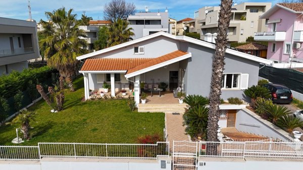 casa indipendente in vendita a Giulianova