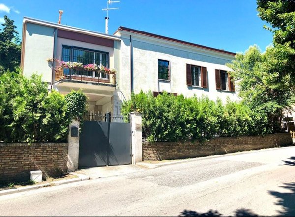 casa indipendente in vendita a Giulianova