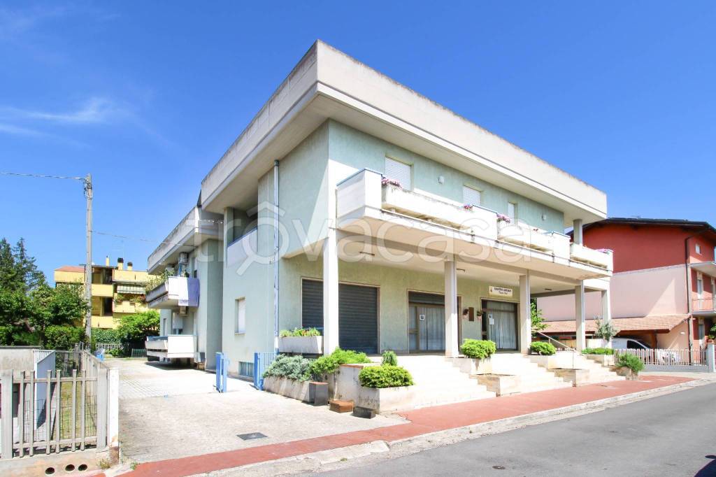 appartamento in vendita a Giulianova in zona Colleranesco