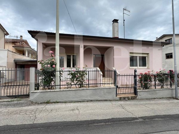 casa indipendente in vendita a Giulianova