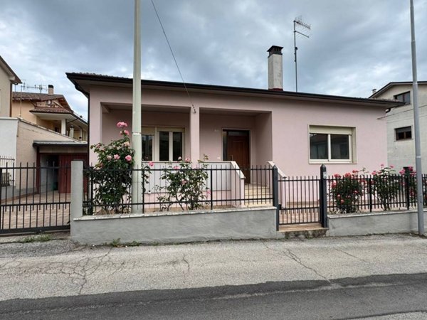 casa indipendente in vendita a Giulianova