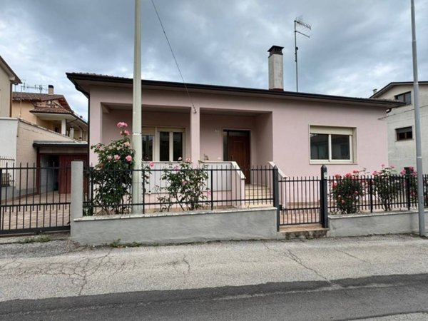 casa indipendente in vendita a Giulianova