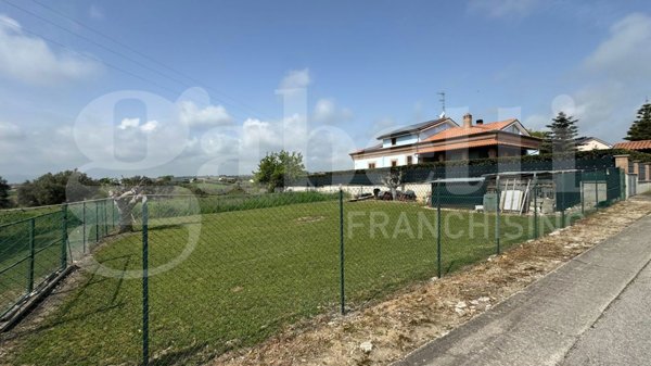 terreno in vendita a Giulianova in zona Case di Trento