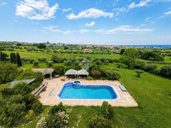 casa indipendente in vendita a Giulianova