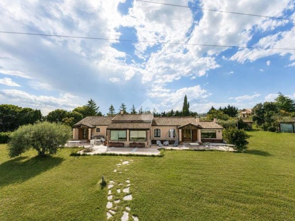 casa indipendente in vendita a Giulianova in zona Case di Trento