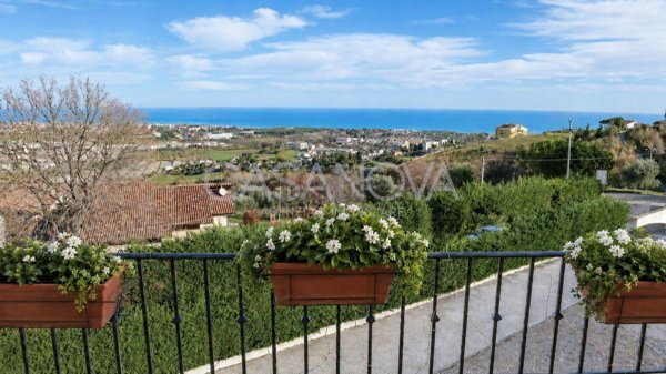 appartamento in vendita a Giulianova in zona Villa Pozzoni
