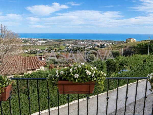 appartamento in vendita a Giulianova in zona Villa Pozzoni