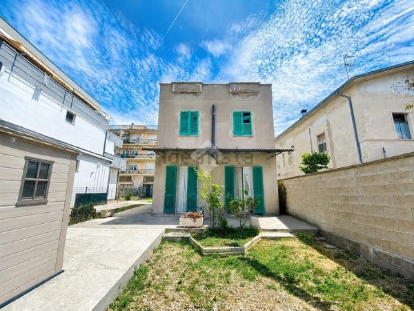 casa semindipendente in vendita a Giulianova