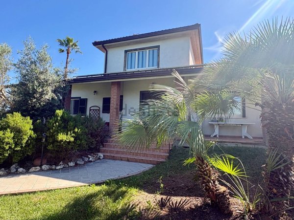 casa indipendente in vendita a Giulianova