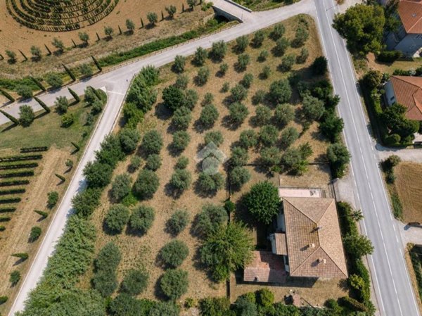 casa indipendente in vendita a Giulianova in zona Colleranesco
