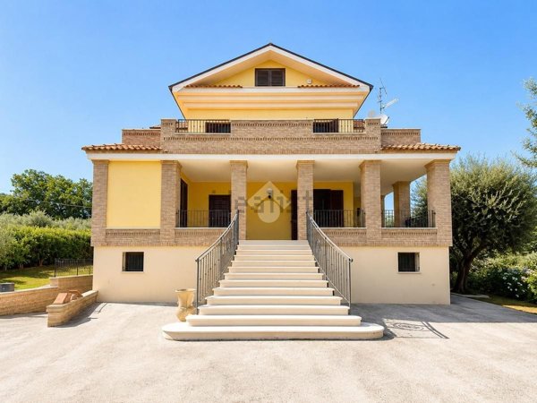 casa indipendente in vendita a Giulianova