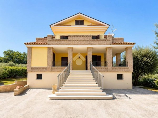 casa indipendente in vendita a Giulianova